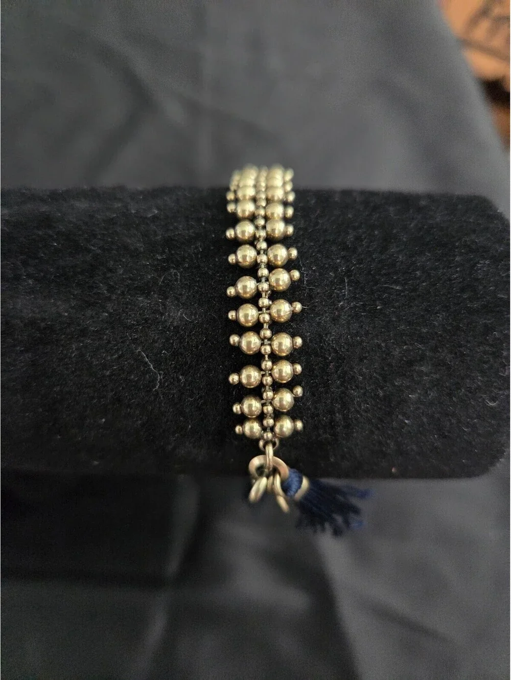 194. Good Bracket with Tassels